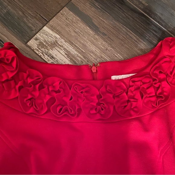 Festive little red dress - sleeveless, ruffle round neck collar -  8 /flattering - Picture 2 of 3